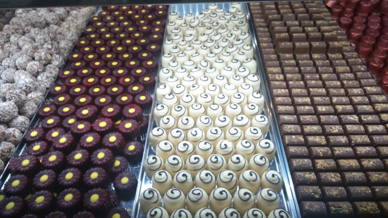 vente-LES MAYONS-min_chocolates_milk_chocolate_white_chocolate_truffles_candy_food_treat_cacao-1213769